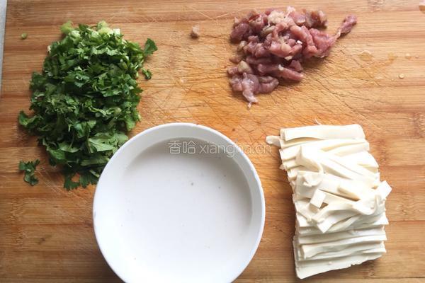 肉沫香菜豆腐羹的做法图解2