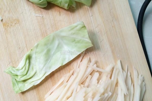 包菜肉卷的做法图解1