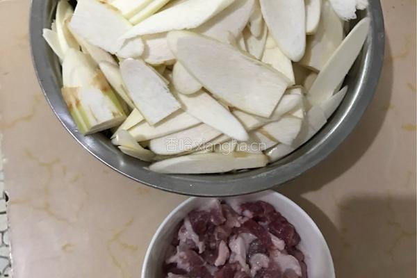 茭白炒肉的做法图解1