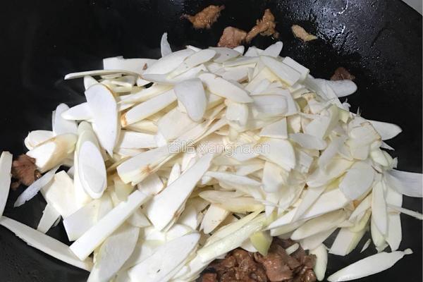 茭白炒肉的做法图解6
