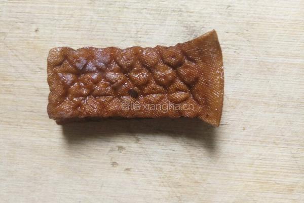 盐焦豆腐的做法图解1