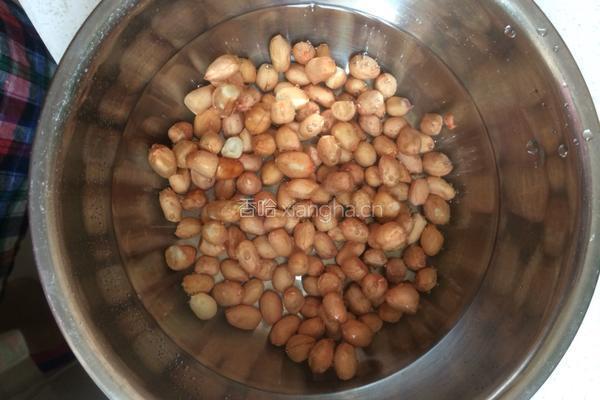 香酥花生米的做法图解1