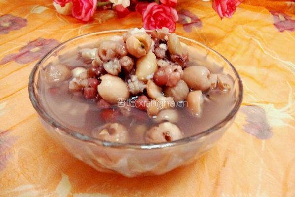 薏豆芡实莲子粥的做法图解10