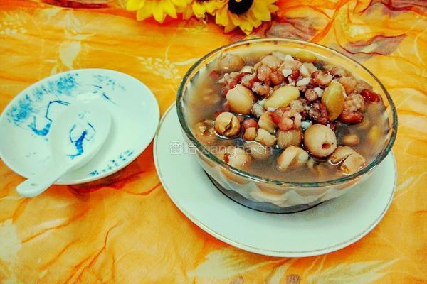 薏豆芡实莲子粥的做法图解11