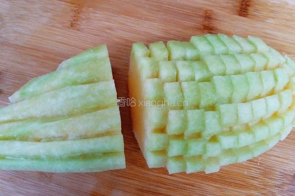 哈密瓜花样切法的做法图解6