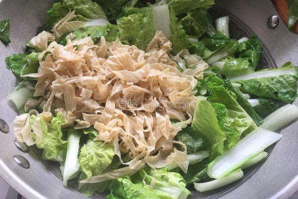 豆腐皮炒毛白菜的做法图解7