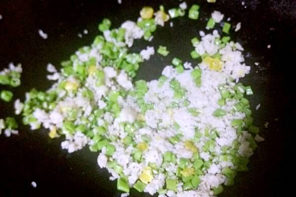 豆角咸鸭蛋炒饭的做法图解8