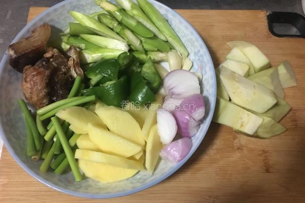 牛蹄筋热炒什锦蔬菜的做法图解1