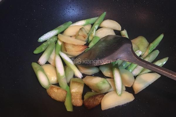 牛蹄筋热炒什锦蔬菜的做法图解2