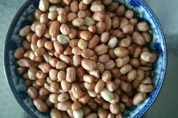 油炸花生米的做法图解1