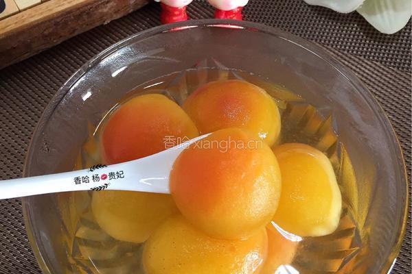 冰糖红杏罐头的做法图解1
