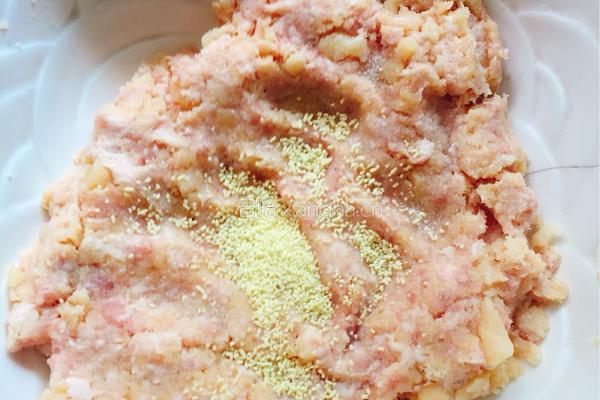 土豆泥肉末馅的做法图解3