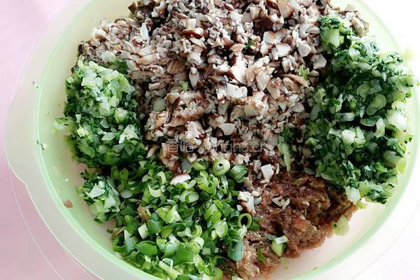 香菇猪肉锅烙的做法图解4