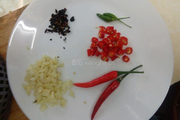 蒜香红薯叶的做法图解2
