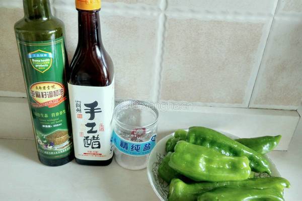 虎皮青椒的做法图解1
