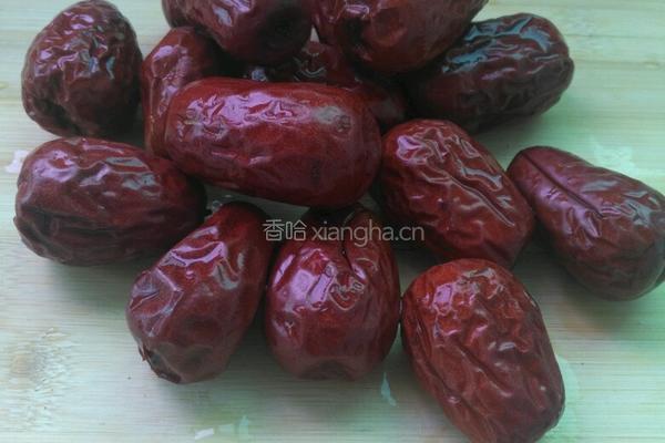 爱心枣糕的做法图解1