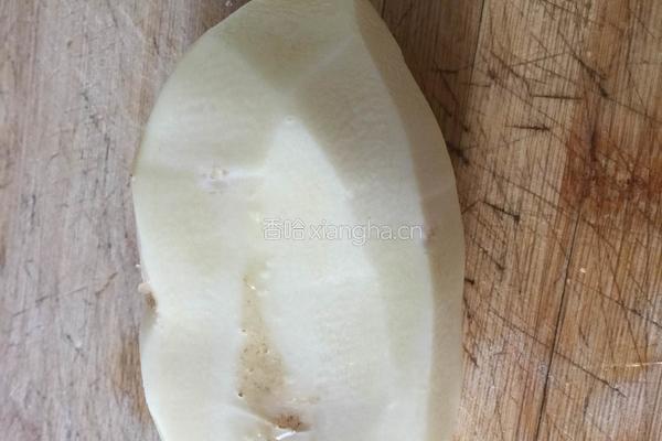 炒土豆胡萝卜丁的做法图解2