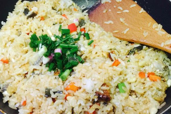 海苔粉松子仁鳗鱼炒饭的做法图解9