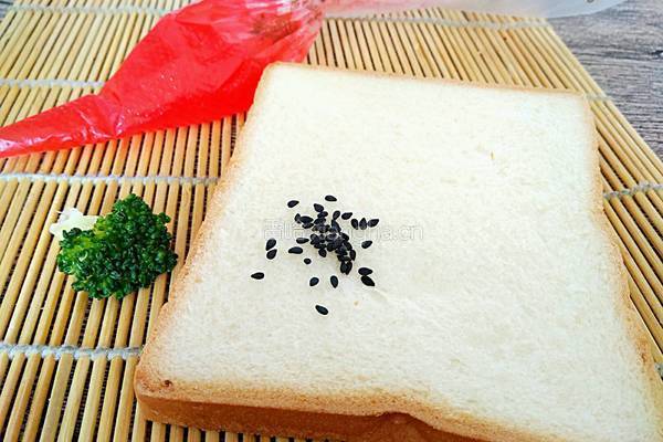 草莓果酱土司片的做法图解1