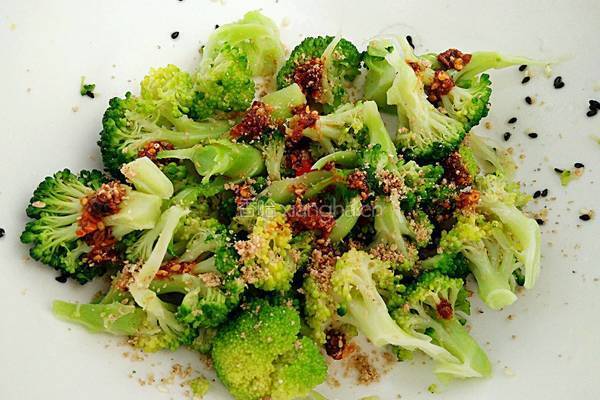 香辣西兰花的做法图解4