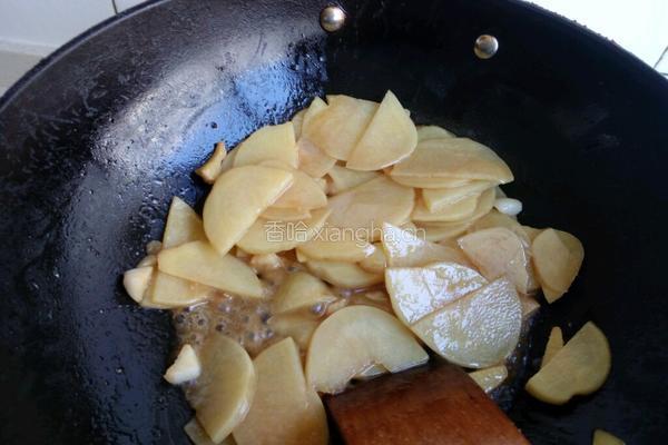 尖椒土豆片炒腊肠的做法图解5