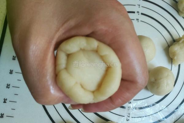 省时省力蛋黄酥（烫面法）的做法图解9