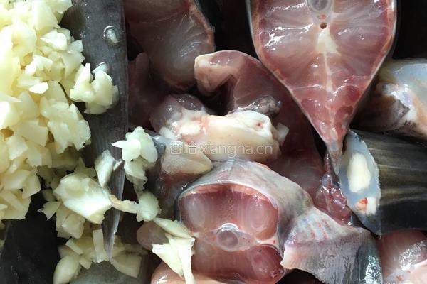 蒜蓉豆鼓蒸鸭嘴鱼（别名无骨鱼）的做法图解3