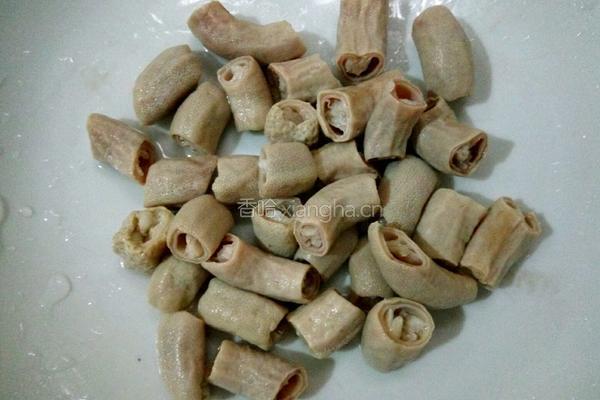 粉肠炒荷兰豆的做法图解1