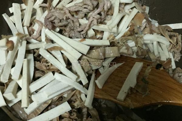 笋衣千张炒肉丝的做法图解5
