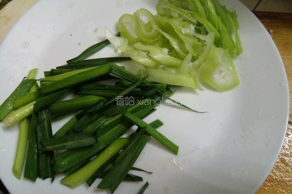 青椒芦笋炒五花的做法图解3