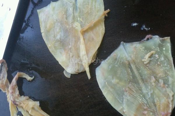 干鱿鱼炒荷兰豆的做法图解2