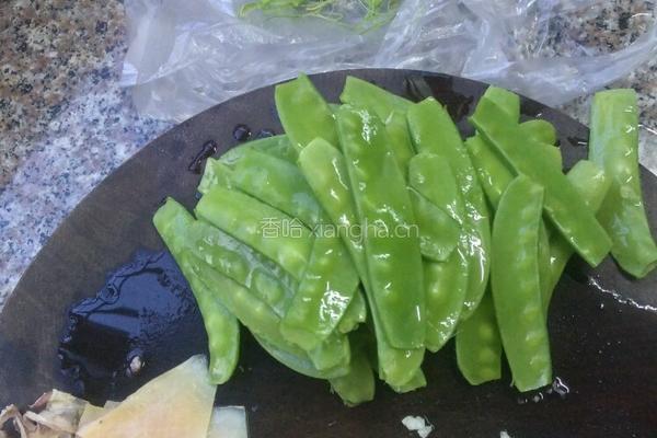 干鱿鱼炒荷兰豆的做法图解3