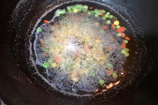 三色藜麦炒饭的做法图解2