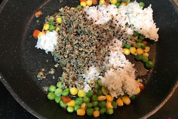 三色藜麦炒饭的做法图解4