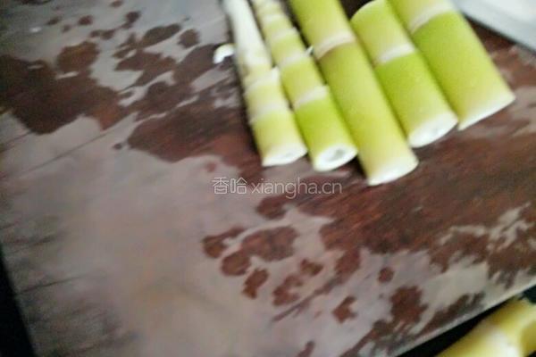 剁椒竹笋炒肉的做法图解2