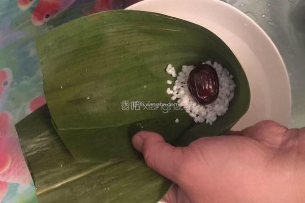 蜜枣葡萄干粽子的做法图解4