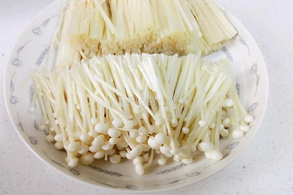 西红柿炒金针菇的做法图解3