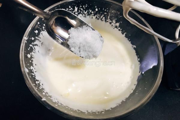 浪漫 高颜值 樱花酸奶慕斯蛋糕 戚风夹层 送给爱人的做法图解7