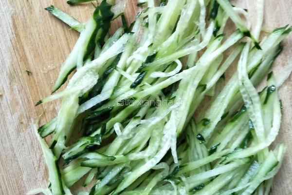 饺子皮版油泼面的做法图解7
