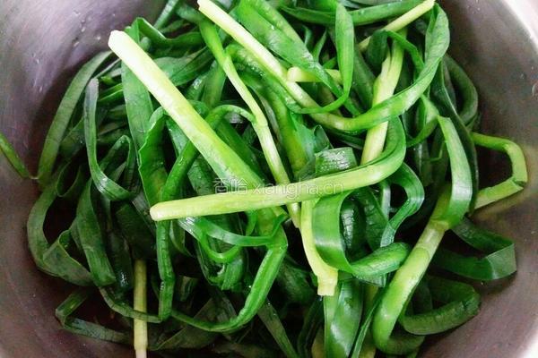 烤韭菜豆皮卷的做法图解1