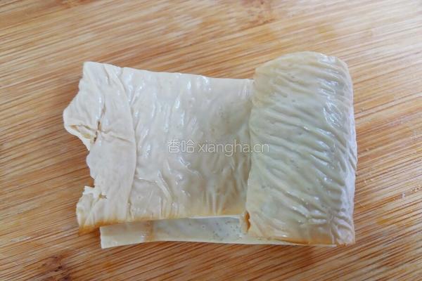 烤韭菜豆皮卷的做法图解3