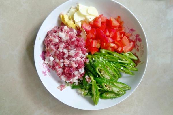 肉沫炒毛豆的做法图解3