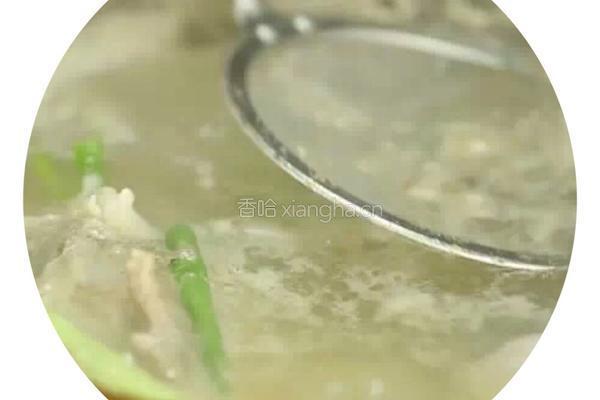 大骨海参汤的做法图解2