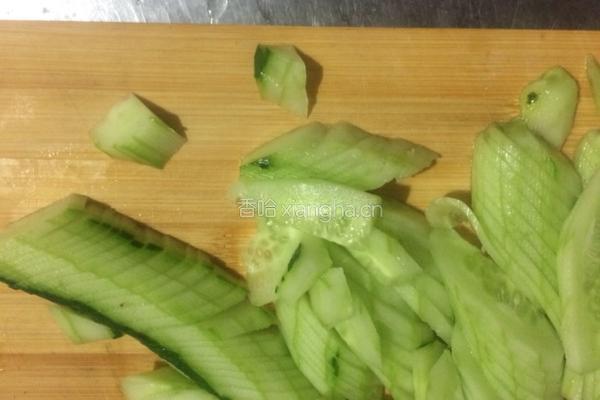 青瓜皮蛋瘦肉汤的做法图解3