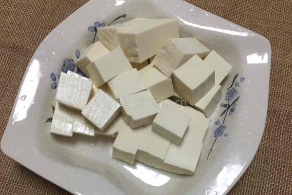 杏鲍菇红烧豆腐的做法图解3