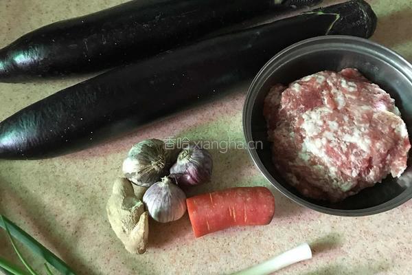 肉末茄条的做法图解1