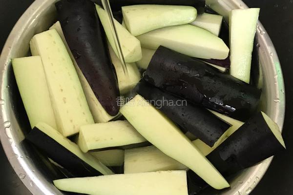肉末茄条的做法图解2