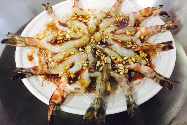 蒜蓉粉丝蒸大虾的做法图解8