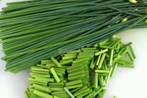 韭苔炒肉的做法图解1