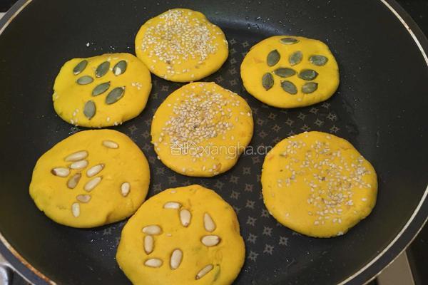 坚果仁南瓜饼的做法图解15